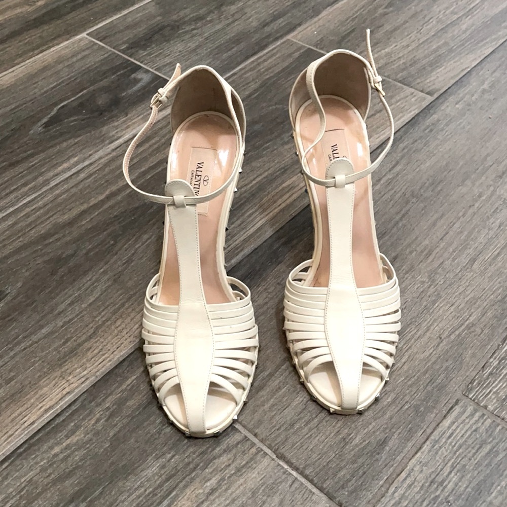 Valentino Ivory 39 • 8.5 Heels